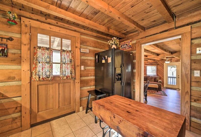 Maggie Valley Cabin W/ Game Room + Hot Tub!