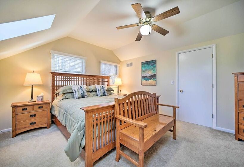 Maggie Valley Cabin W/ Game Room + Hot Tub!