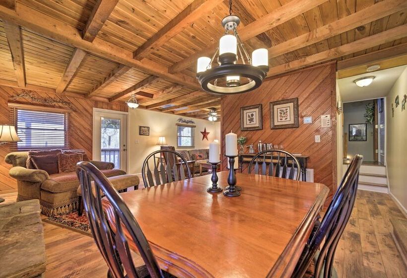 Maggie Valley Cabin W/ Game Room + Hot Tub!