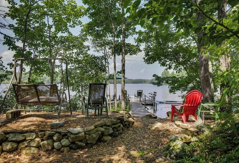 Maine Cottage W/ Dock & Kayaks, Near Augusta!