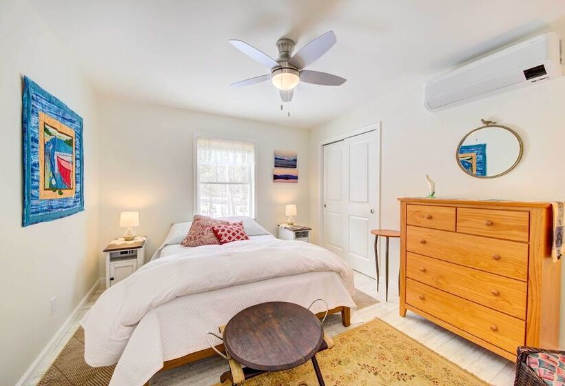 Maine Cottage W/ Dock & Kayaks, Near Augusta!