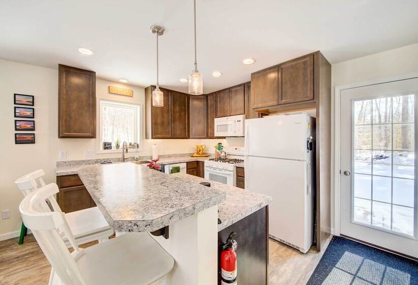 Maine Cottage W/ Dock & Kayaks, Near Augusta!