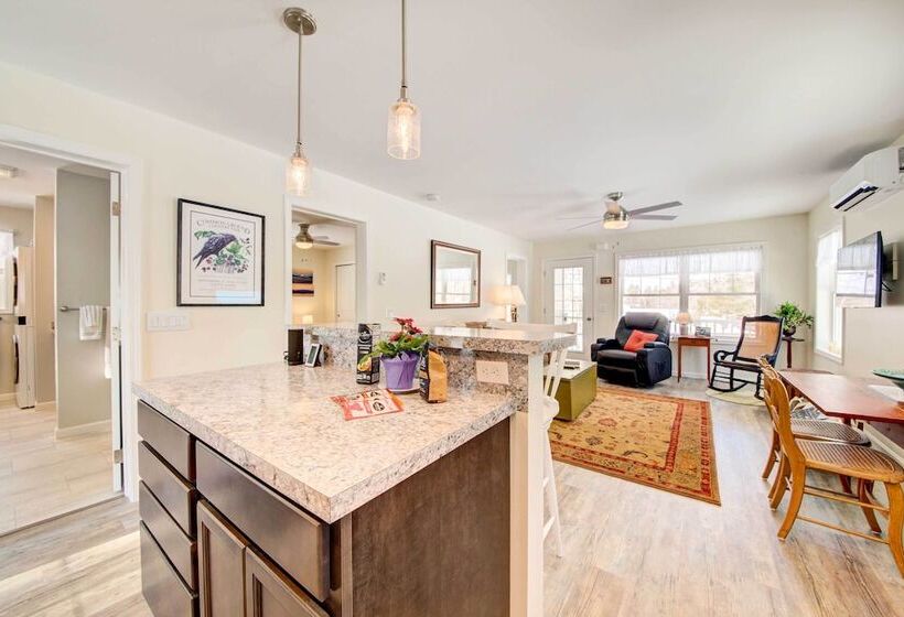 Maine Cottage W/ Dock & Kayaks, Near Augusta!