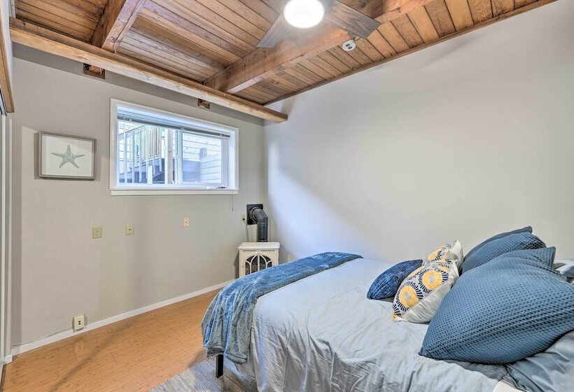 Mckees Beach House W/ Ocean Views, Hot Tub!