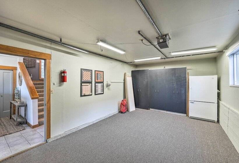 Mckees Beach House W/ Ocean Views, Hot Tub!