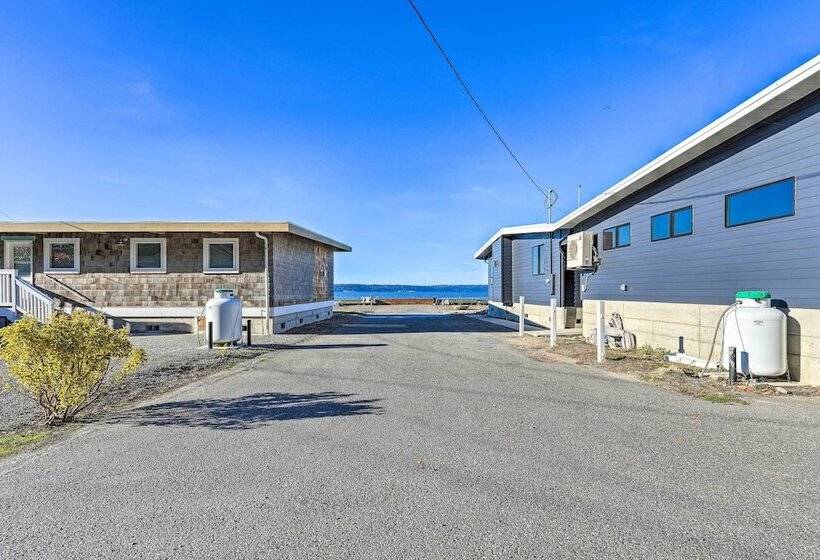 Mckees Beach House W/ Ocean Views, Hot Tub!
