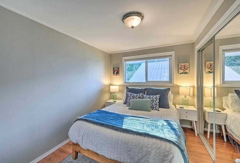 Mckees Beach House W/ Ocean Views, Hot Tub!