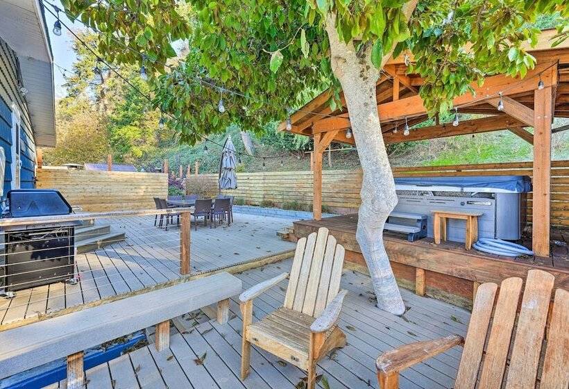 Mckees Beach House W/ Ocean Views, Hot Tub!