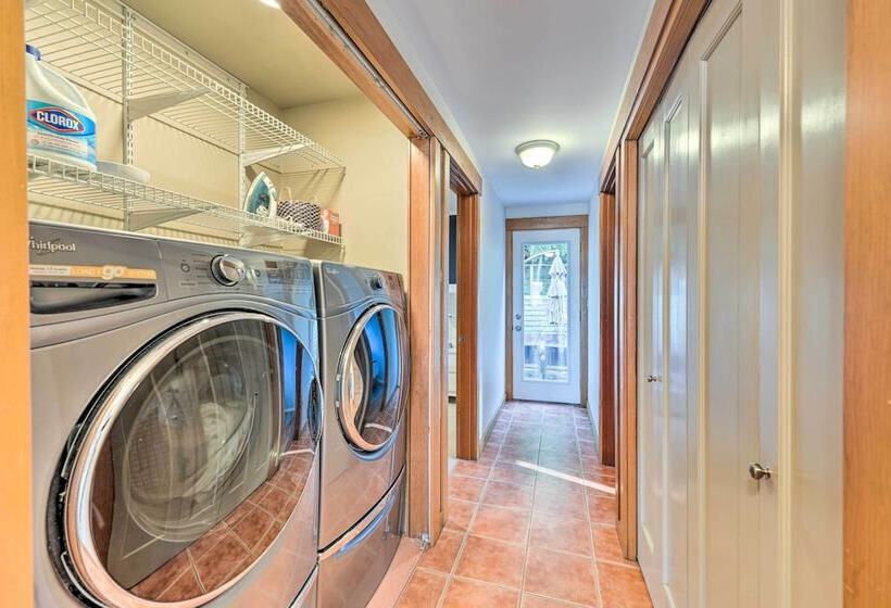 Mckees Beach House W/ Ocean Views, Hot Tub!