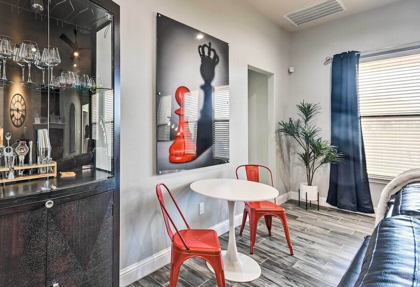 Modern Amarillo House W/ Fire Pit + Hot Tub!