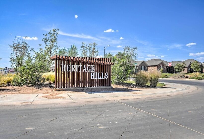 Modern Amarillo House W/ Fire Pit + Hot Tub!