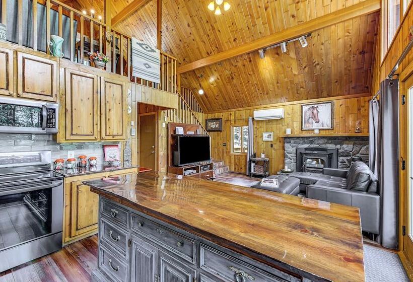 Modern Black Hills Cabin W/ Loft & Wraparound Deck