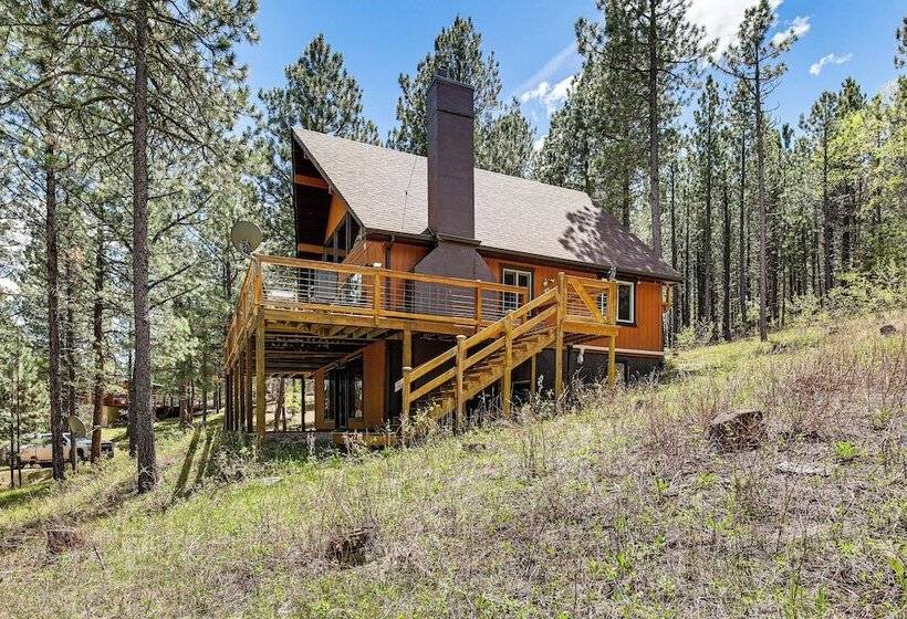Modern Black Hills Cabin W/ Loft & Wraparound Deck
