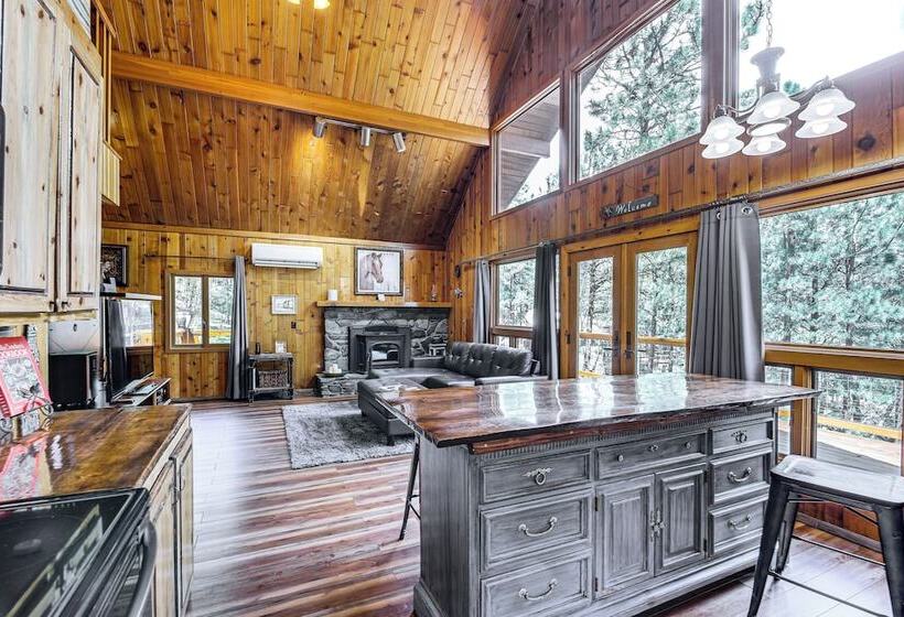 Modern Black Hills Cabin W/ Loft & Wraparound Deck
