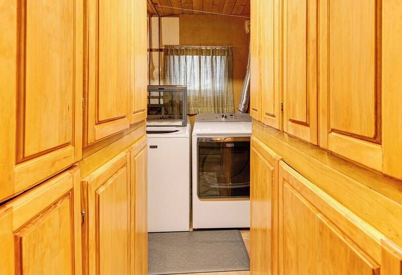 Modern Black Hills Cabin W/ Loft & Wraparound Deck