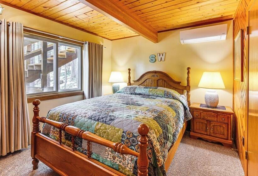 Modern Black Hills Cabin W/ Loft & Wraparound Deck