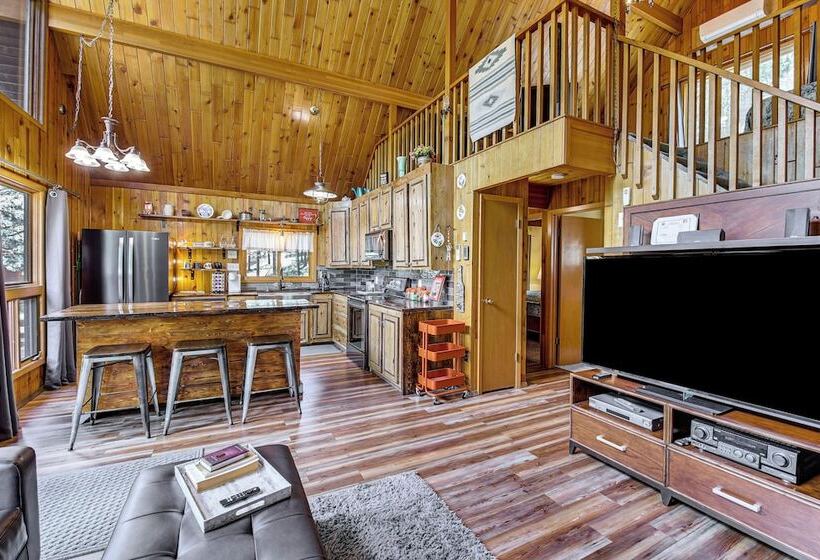 Modern Black Hills Cabin W/ Loft & Wraparound Deck