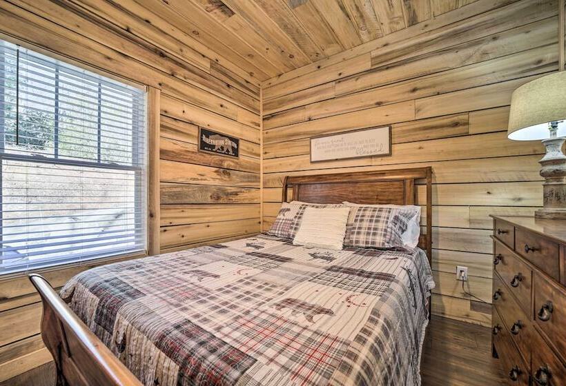 Modern Cabin W/ Fire Pit < 3 Mi To Trails!