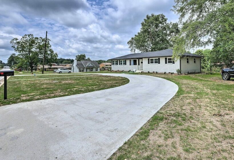 Modern, Colorful Home ~ 2 Mi To Tuskegee Uni