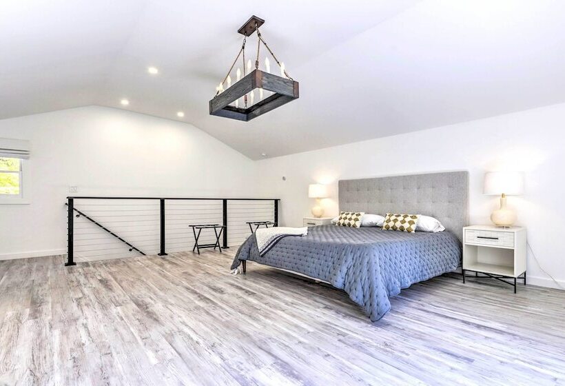 Modern Escape W/ Fire Pit, Near Lake Waramaug