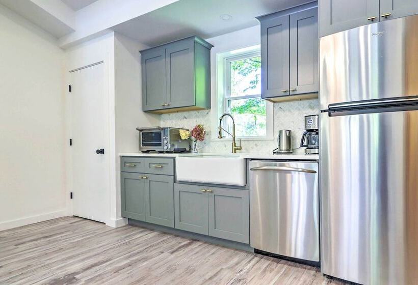 Modern Escape W/ Fire Pit, Near Lake Waramaug