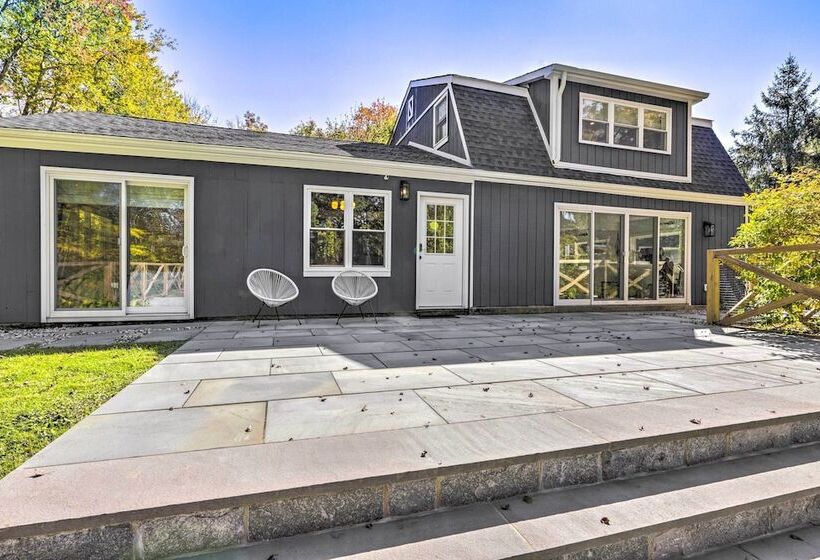 Modern Escape W/ Fire Pit, Near Lake Waramaug