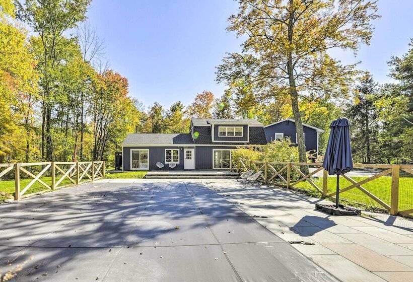 Modern Escape W/ Fire Pit, Near Lake Waramaug