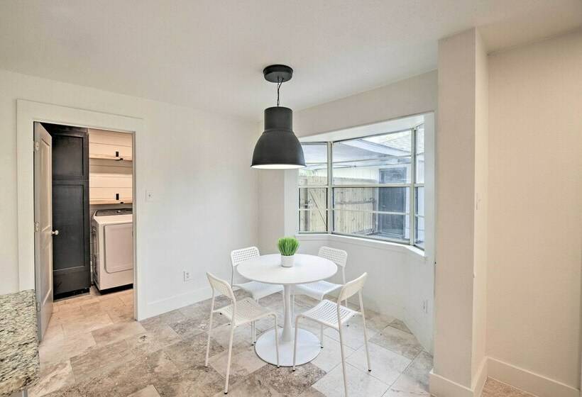 Modern House W/ Fireplace, Walk To Fishing!