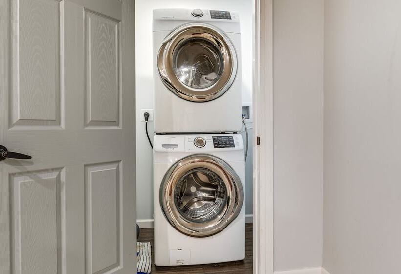 Modern Indianapolis Home < 2 Mi To Downtown!