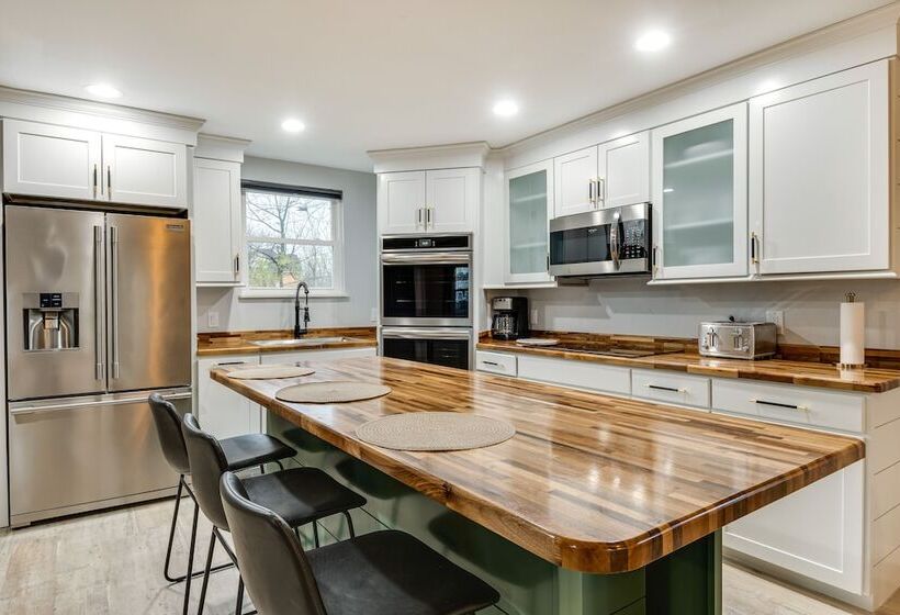 Modern Indianapolis Home < 2 Mi To Downtown!