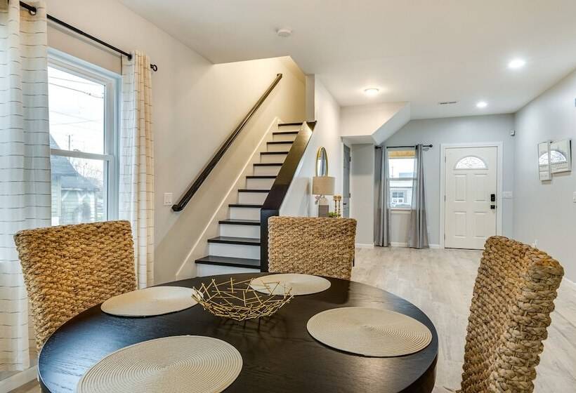 Modern Indianapolis Home < 2 Mi To Downtown!