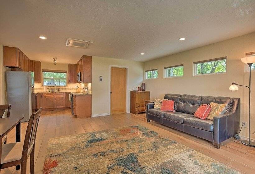 Modern Lake Conroe House W/ Lakefront Park & Deck!