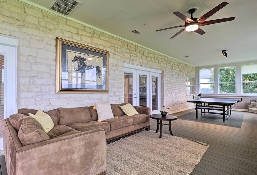 Modern Lakehouse W/ Stunning Views & Hot Tub!