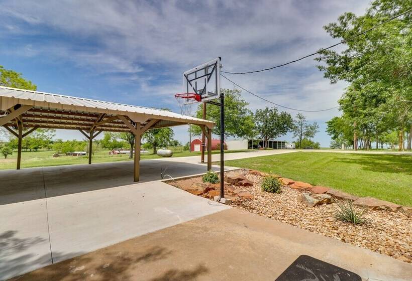 Modern Lakehouse W/ Stunning Views & Hot Tub!