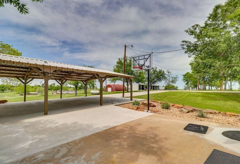 Modern Lakehouse W/ Stunning Views & Hot Tub!