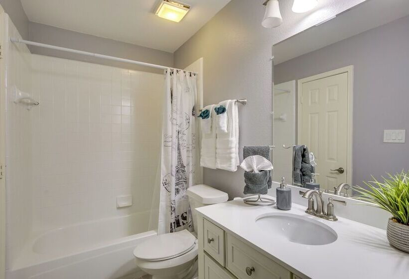 Mesquite Escape W/ Fireplace & Private Patio!