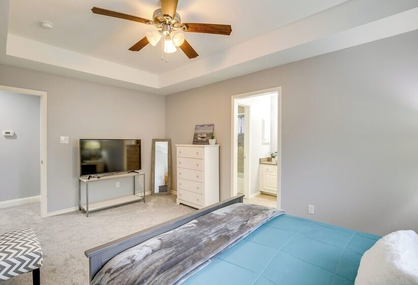 Mesquite Escape W/ Fireplace & Private Patio!