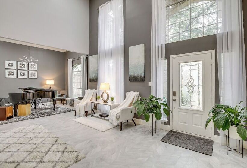 Mesquite Escape W/ Fireplace & Private Patio!