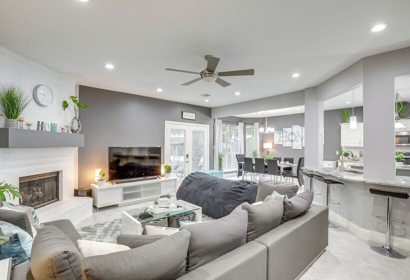 Mesquite Escape W/ Fireplace & Private Patio!