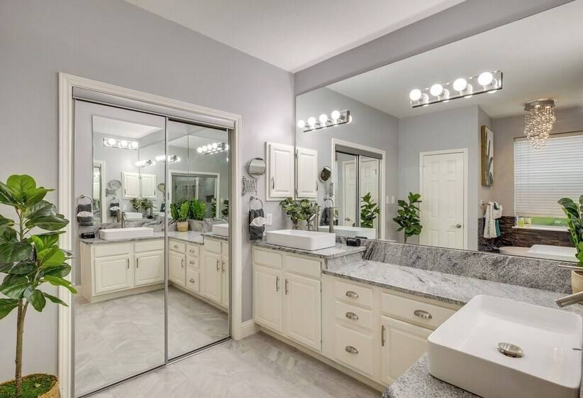 Mesquite Escape W/ Fireplace & Private Patio!