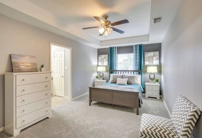 Mesquite Escape W/ Fireplace & Private Patio!