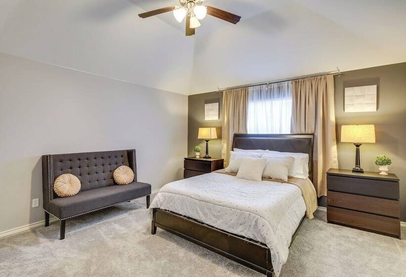 Mesquite Escape W/ Fireplace & Private Patio!