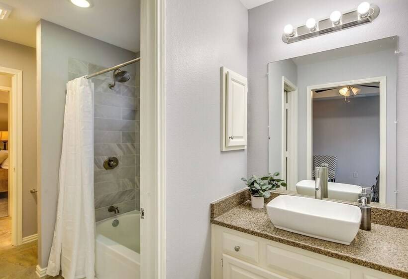 Mesquite Escape W/ Fireplace & Private Patio!