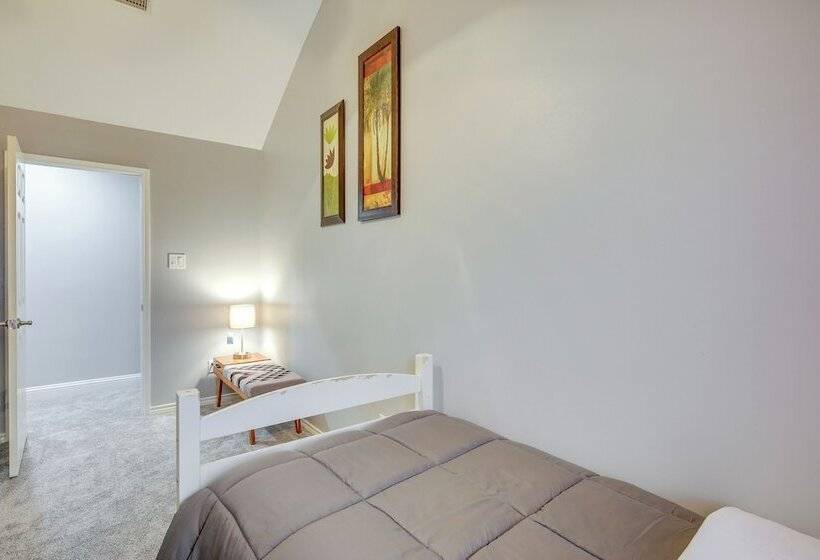 Mesquite Escape W/ Fireplace & Private Patio!