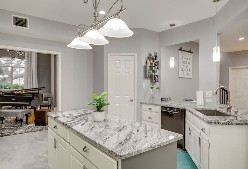 Mesquite Escape W/ Fireplace & Private Patio!