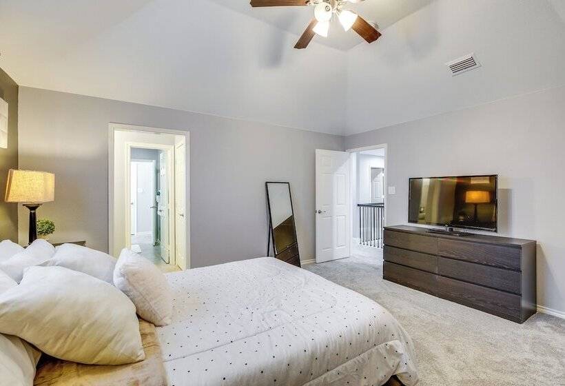 Mesquite Escape W/ Fireplace & Private Patio!