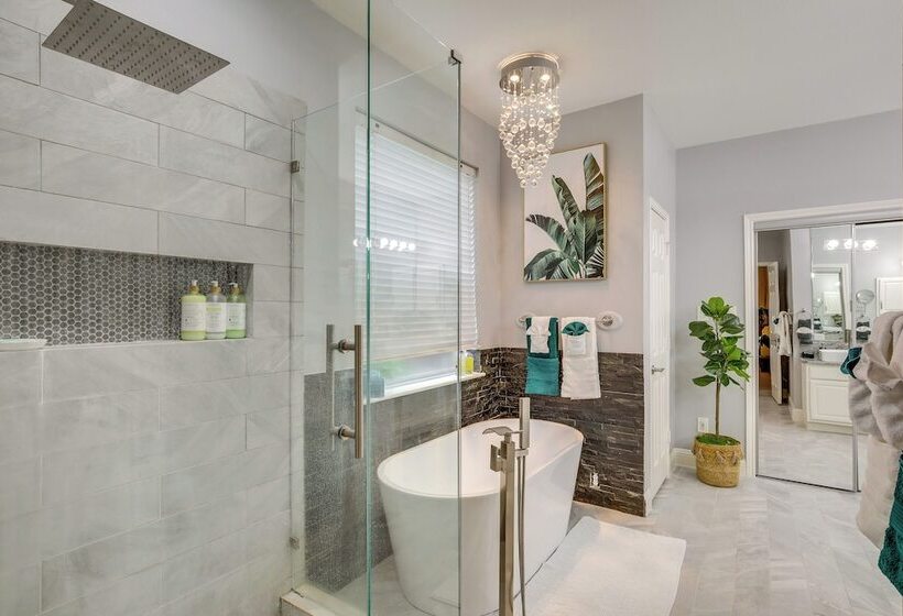 Mesquite Escape W/ Fireplace & Private Patio!