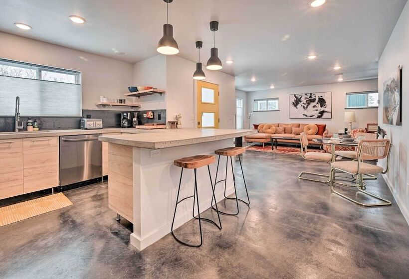 Modern Missoula Home ~ 2 Miles To Downtown!