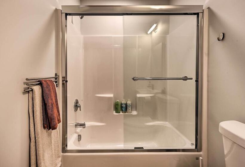 Modern Missoula Home ~ 2 Miles To Downtown!