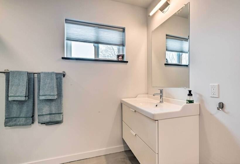 Modern Missoula Home ~ 2 Miles To Downtown!